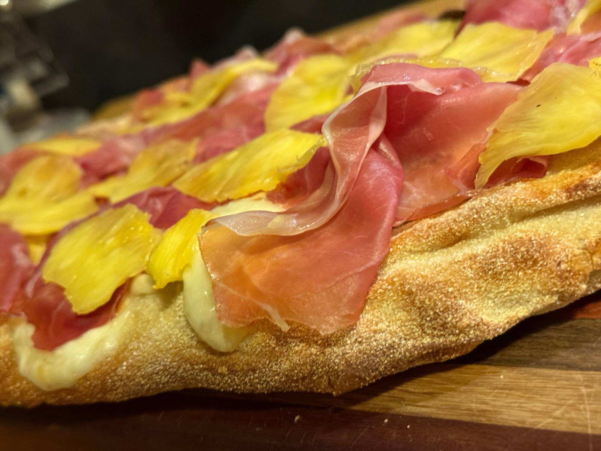 La pizza con l'ananas è una schifezza?